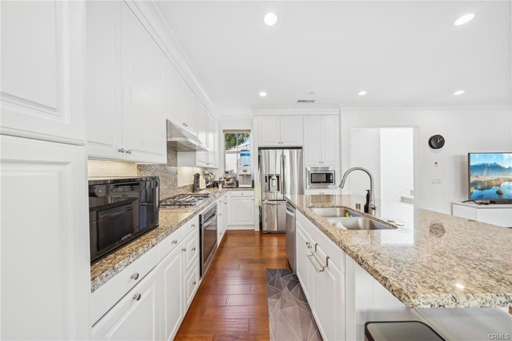 205 Bancroft - Photo 3 of 8