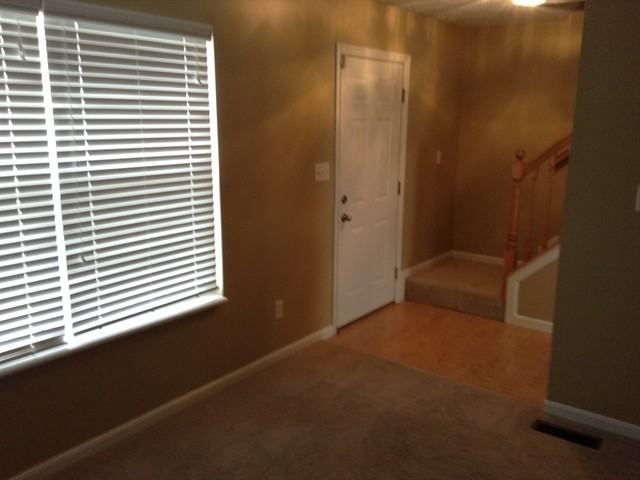 699 Thornton Dr - Photo 2 of 12