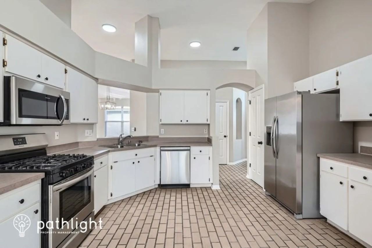 1717 Kirtley Dr - Photo 3 of 18