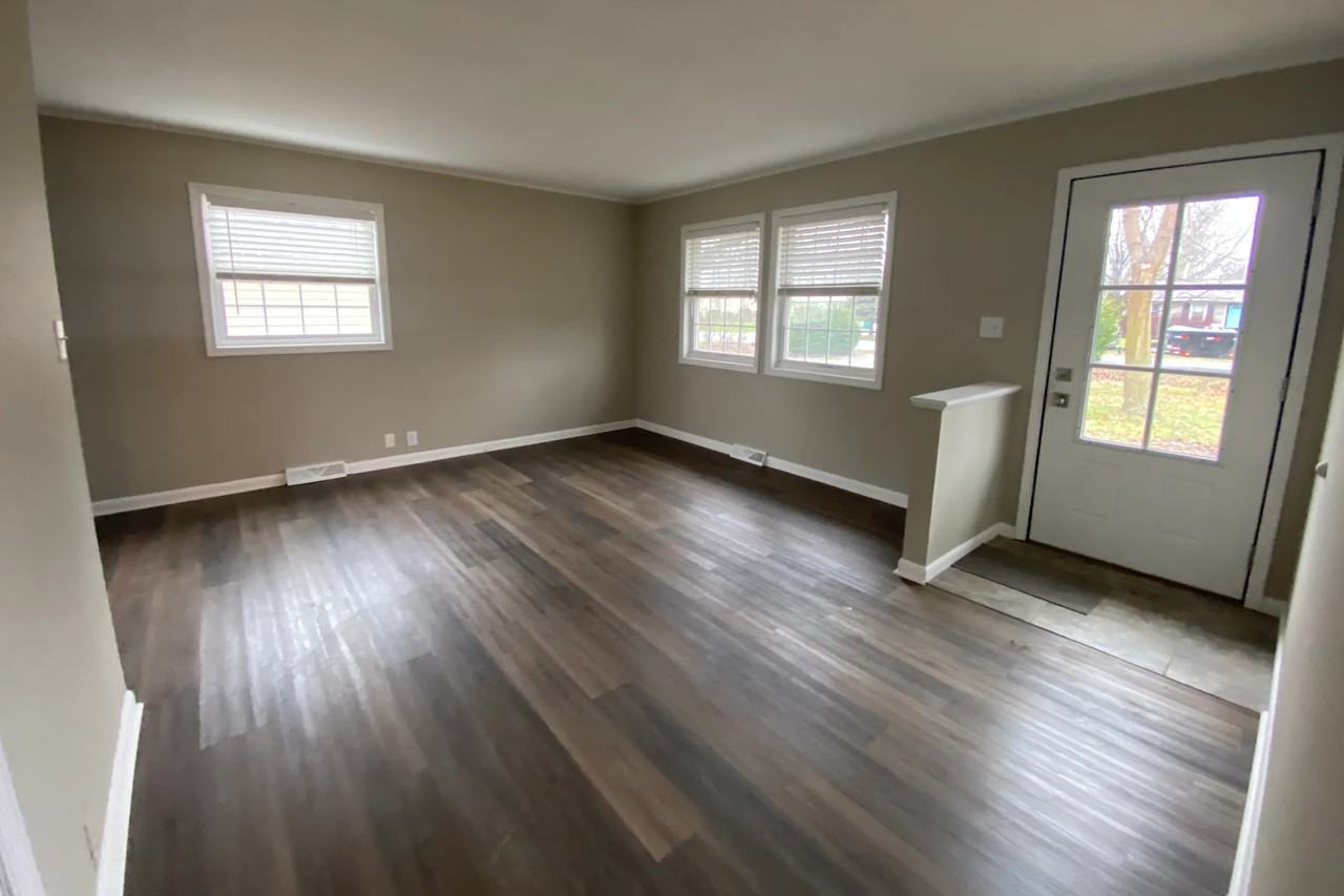 1854 S Commonwealth St - Photo 3 of 17