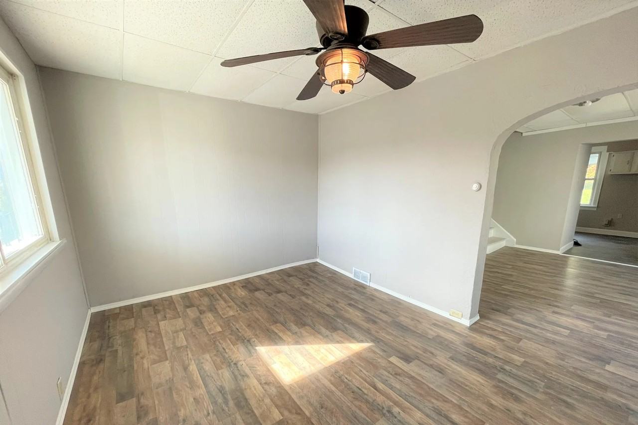 813 14th St - Photo 2 of 10