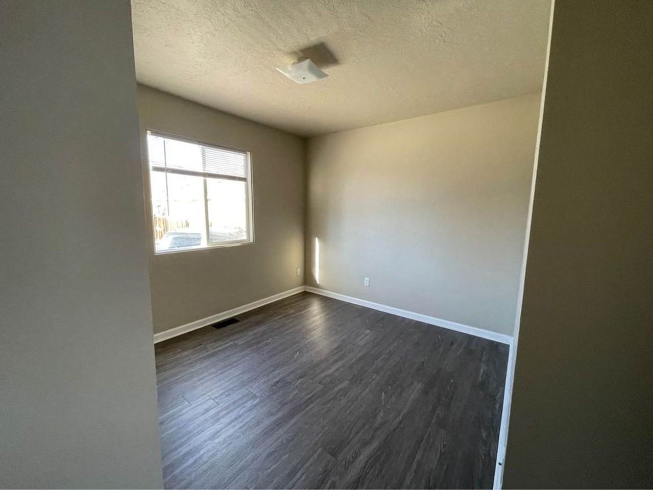 **4 Bed/2 Bath Upper Unit Apartment in Greeley!** - Photo 3 of 8