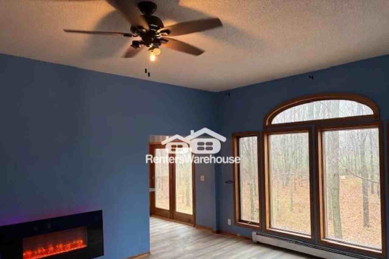 15918 Tippecanoe St Ne - Photo 2 of 8