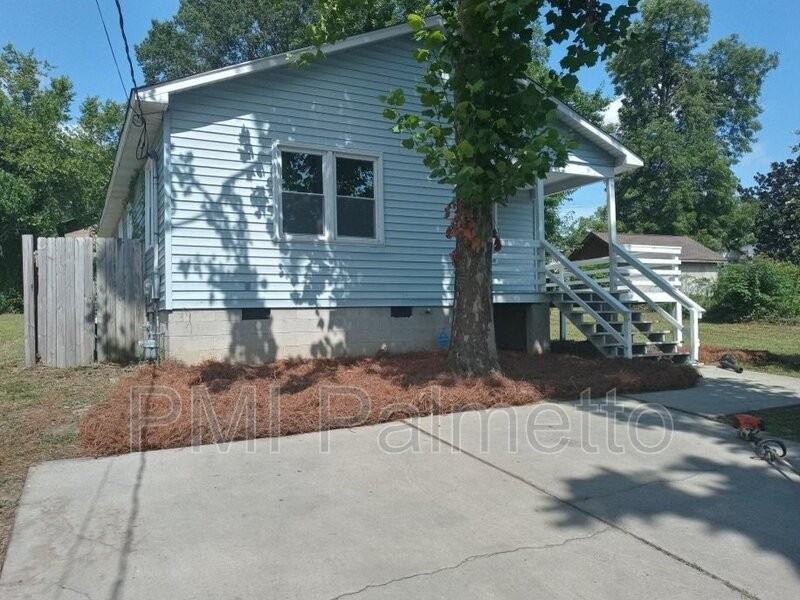 1016 Walnut St - Photo 2 of 11