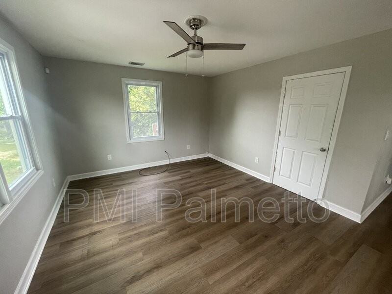 1016 Walnut St - Photo 3 of 11