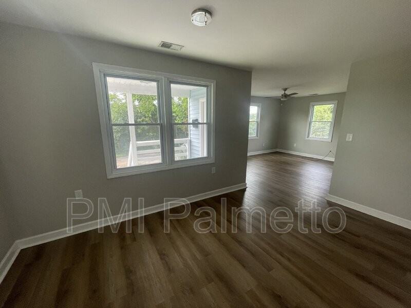 1016 Walnut St - Photo 4 of 11