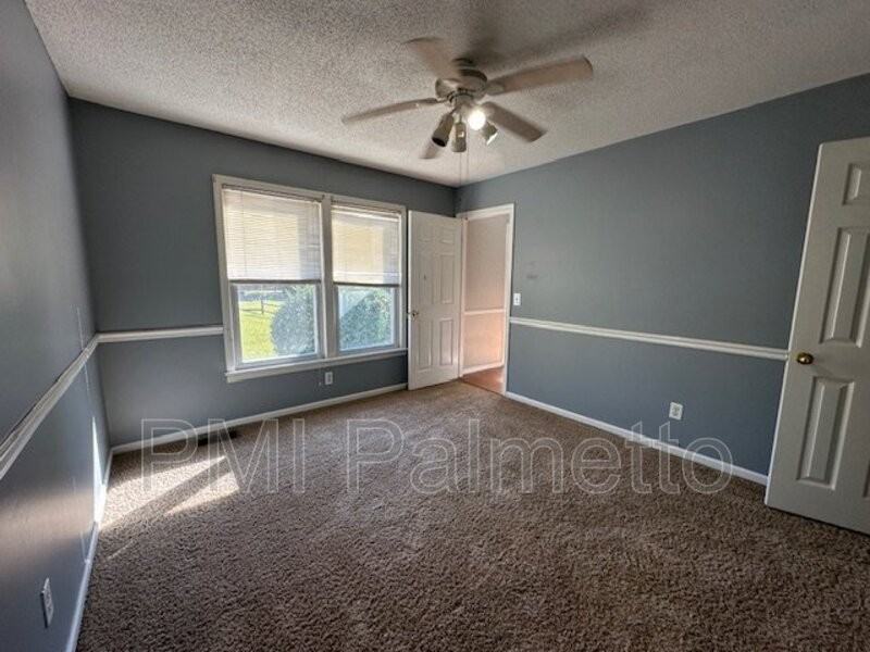 105 Larkspur Ct - Photo 6 of 44