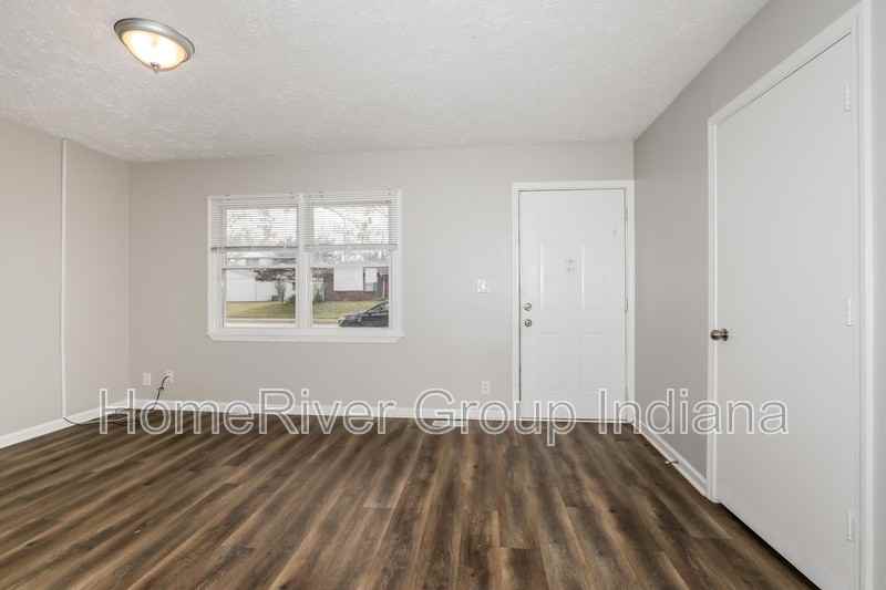 9220 Rochelle Dr - Photo 2 of 18