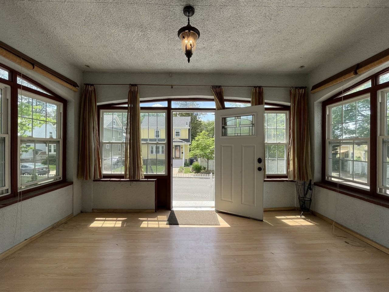 140 Bellevue St - Photo 2 of 30