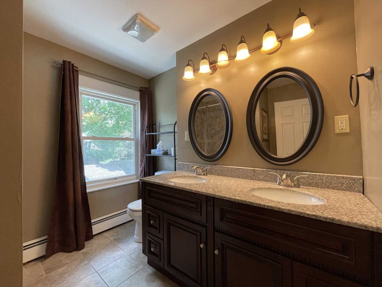 140 Bellevue St - Photo 3 of 30