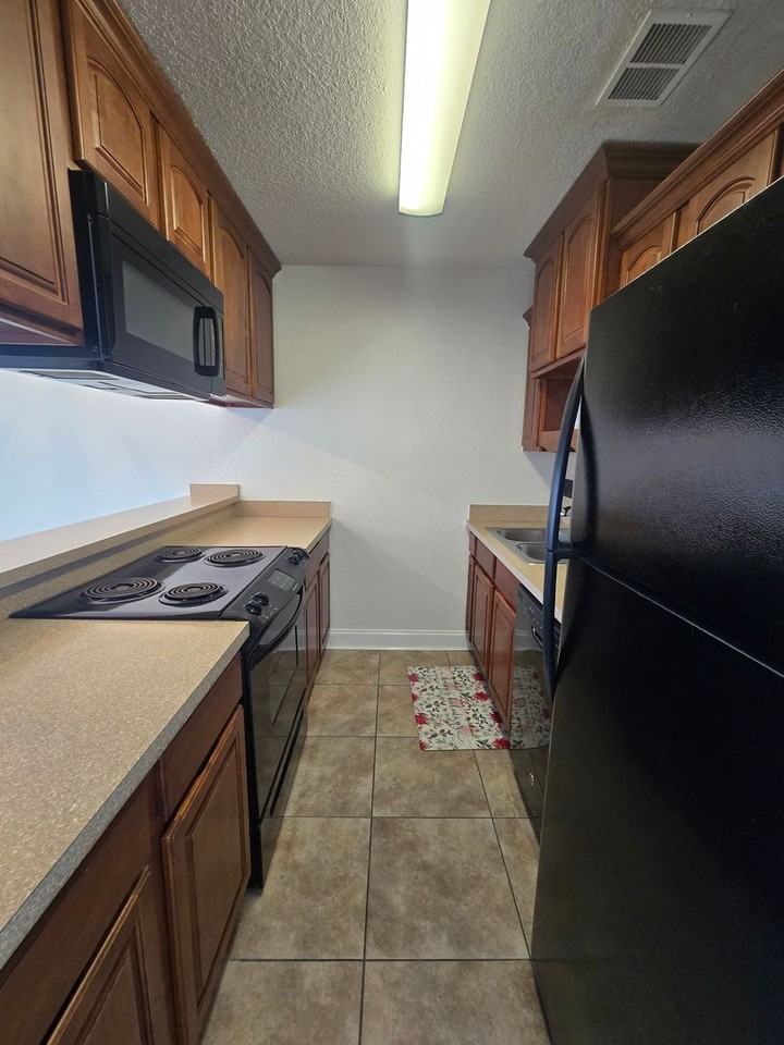 432 Auburn Dr #204 - Photo 4 of 18
