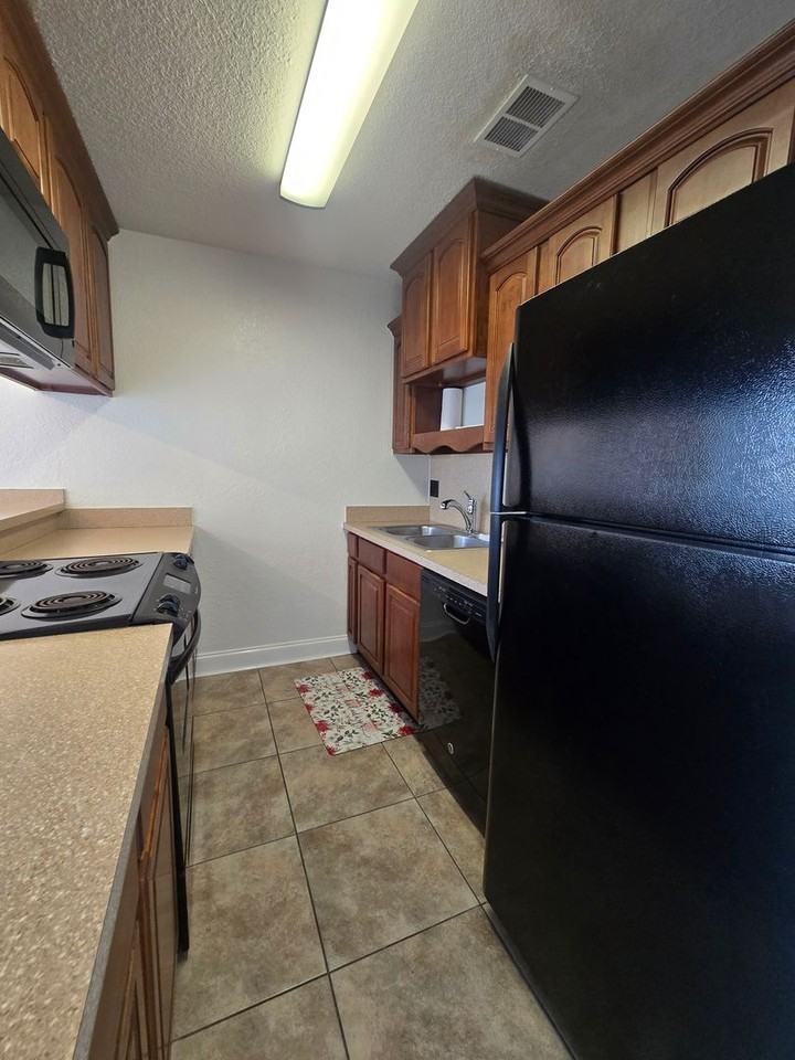 432 Auburn Dr #204 - Photo 5 of 18