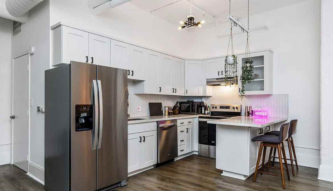 108 W 2Nd St - Photo 3 of 9