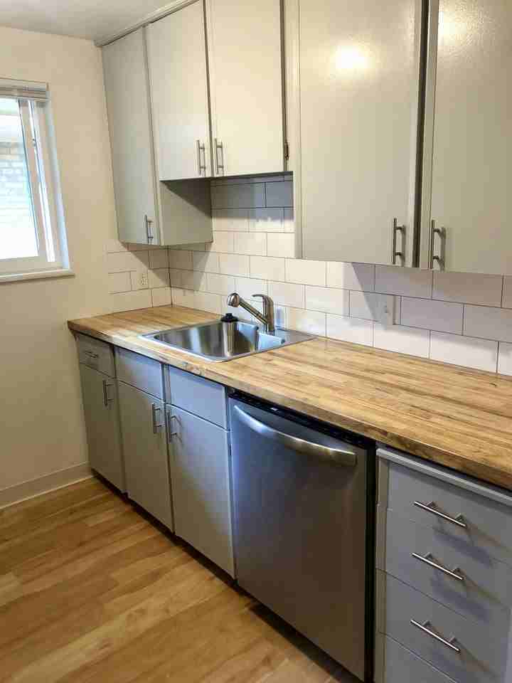 713 Collyer St #E - Photo 2 of 10