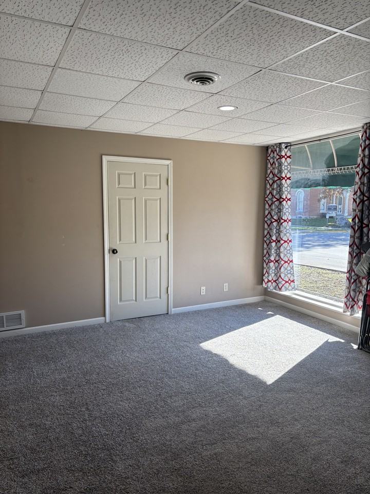 211 E Franklin St - Photo 2 of 21