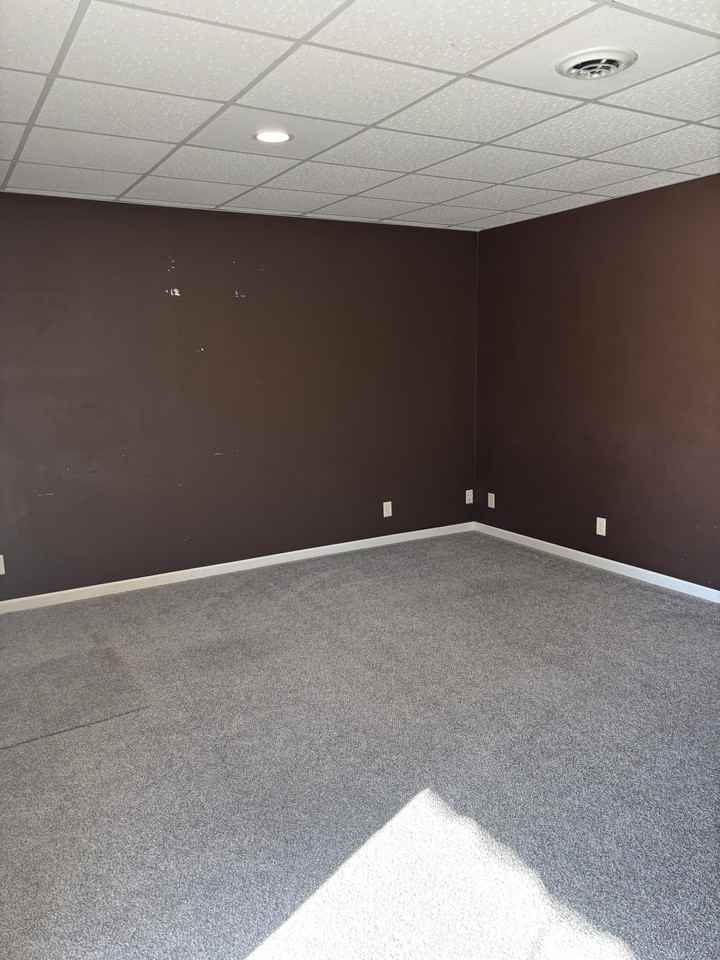 211 E Franklin St - Photo 3 of 21