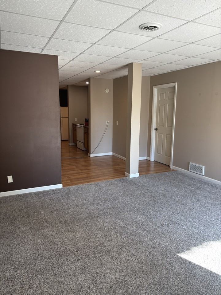 211 E Franklin St - Photo 4 of 21