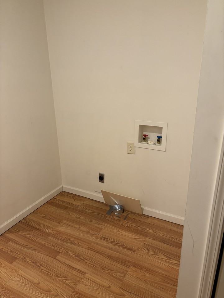 211 E Franklin St - Photo 5 of 21