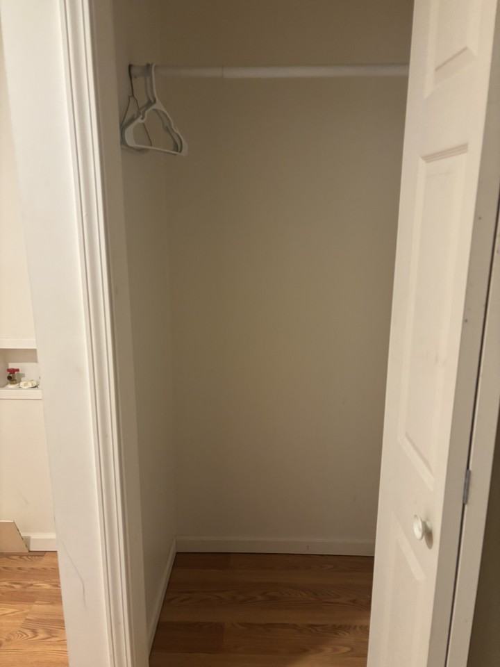 211 E Franklin St - Photo 6 of 21