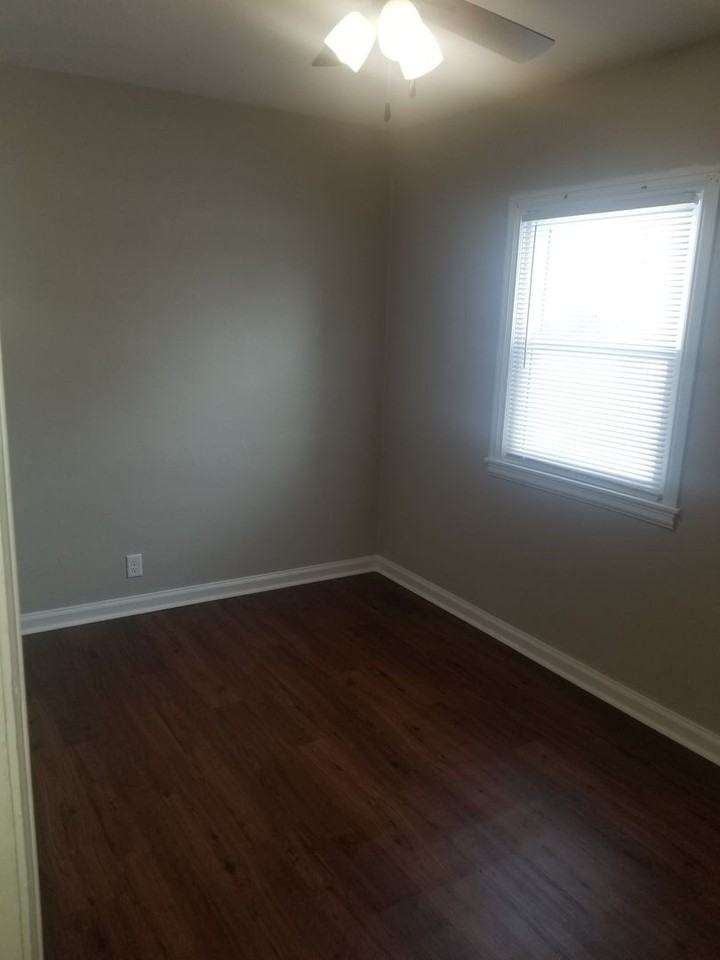 1215 Beech St - Photo 2 of 8