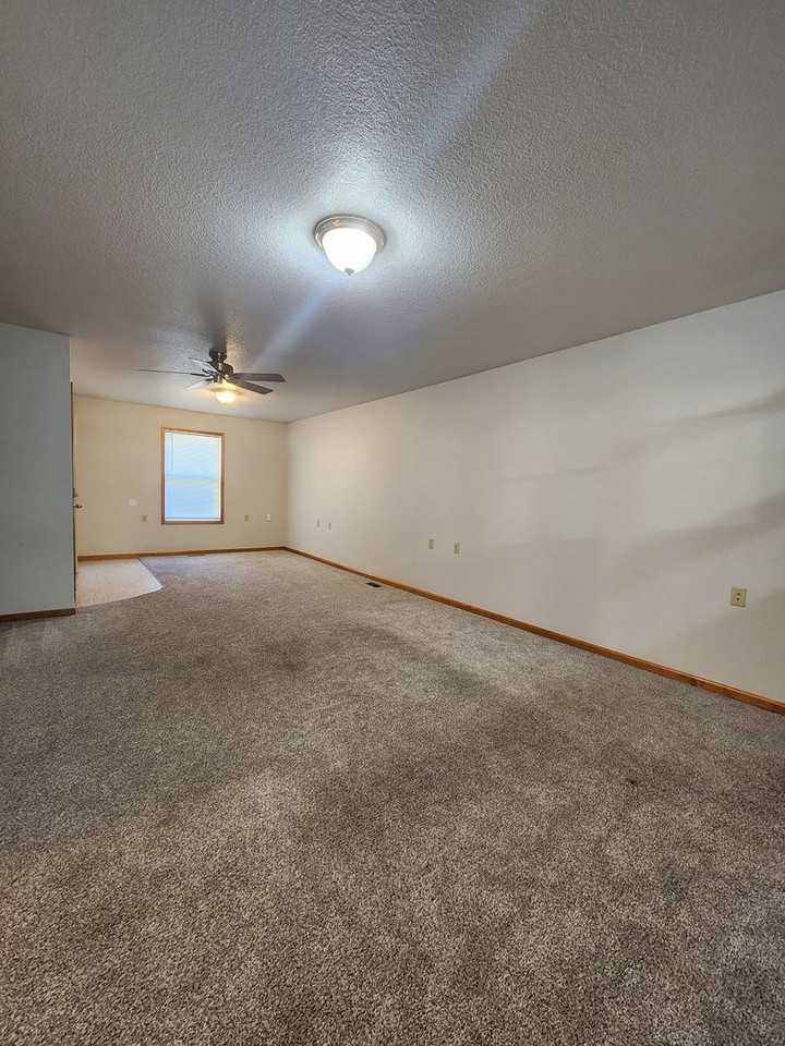 1602-1604 S Brown - Photo 3 of 15