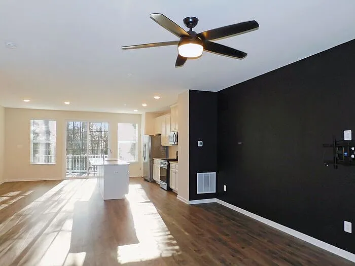 23407 Thuja Ln - Photo 4 of 27