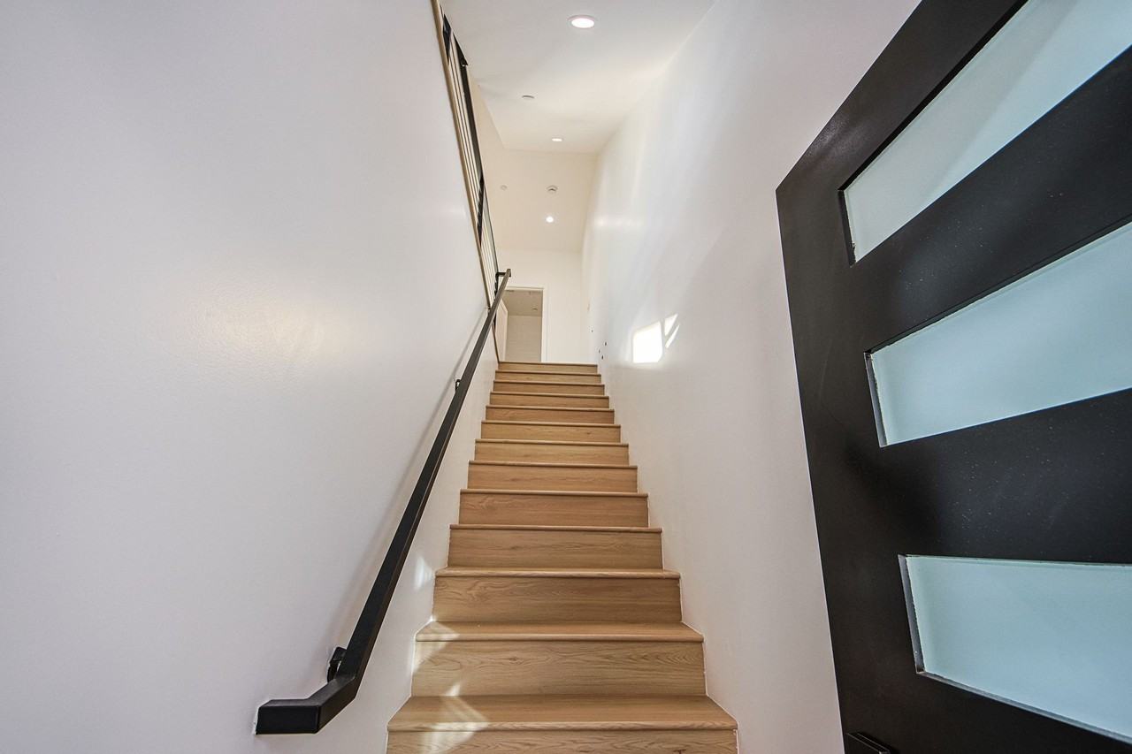 11730 Gilmore St - Photo 2 of 6
