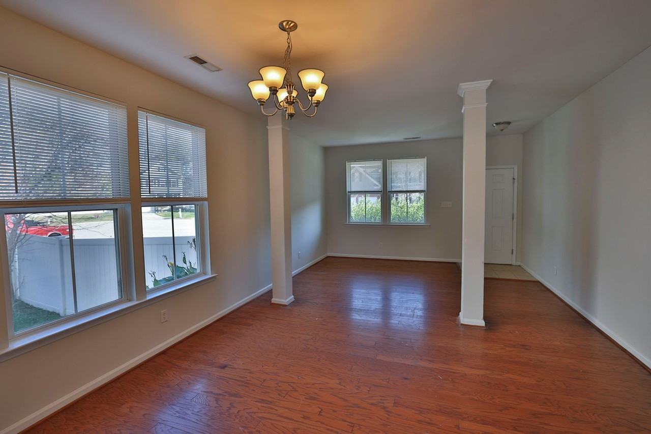 517 Tudor Ct - Photo 3 of 33