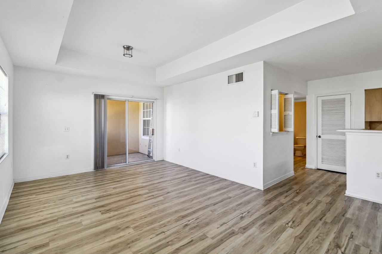 1125 Villagio Cir #207 - Photo 5 of 28