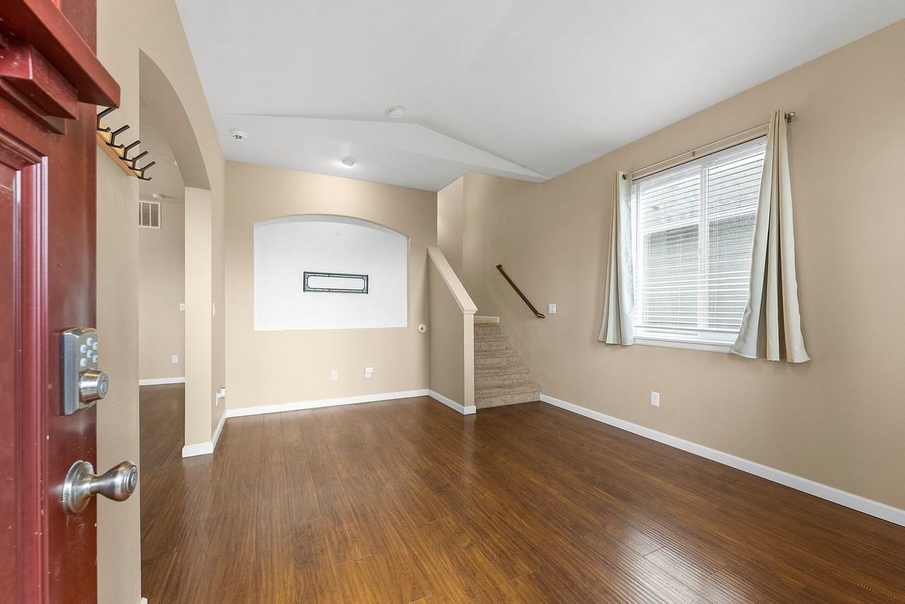 14409 Lockwood Ln Se - Photo 3 of 37