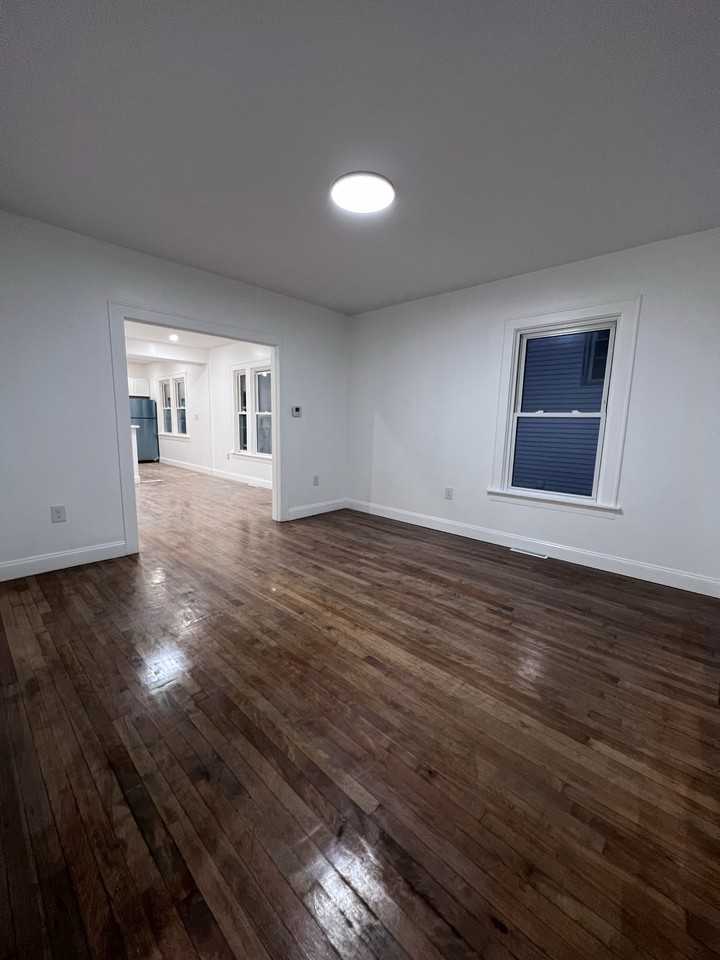 128 Melrose Ave - Photo 2 of 5