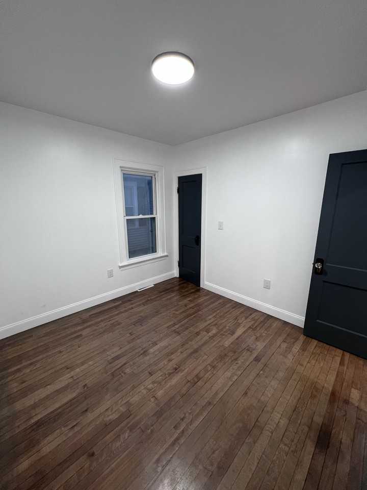 128 Melrose Ave - Photo 3 of 5