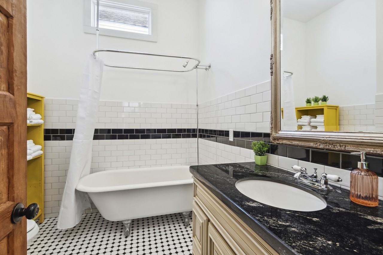 2126 Franklin Ave New Orleans #A - Photo 2 of 18