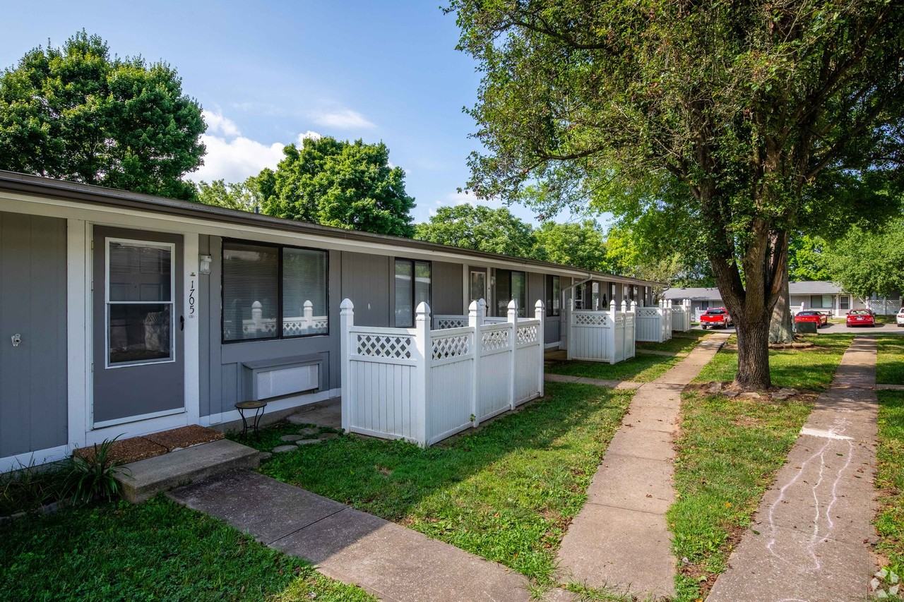 Stratford Apartments - Photo 5 of 50