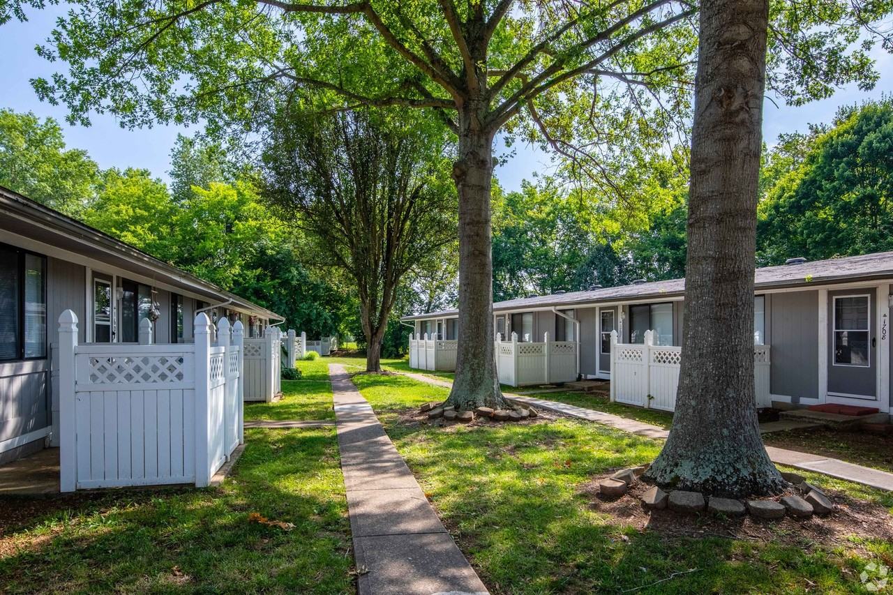 Stratford Apartments - Photo 6 of 50