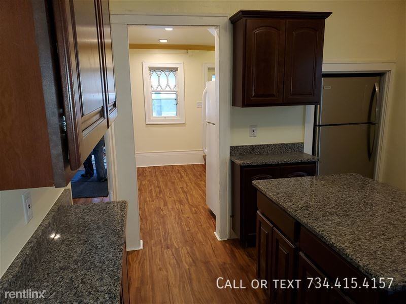 118 N State St - Photo 7 of 38