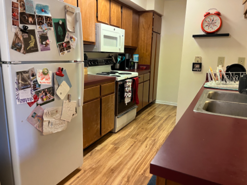 279 Hillsboro Pl - Photo 3 of 7