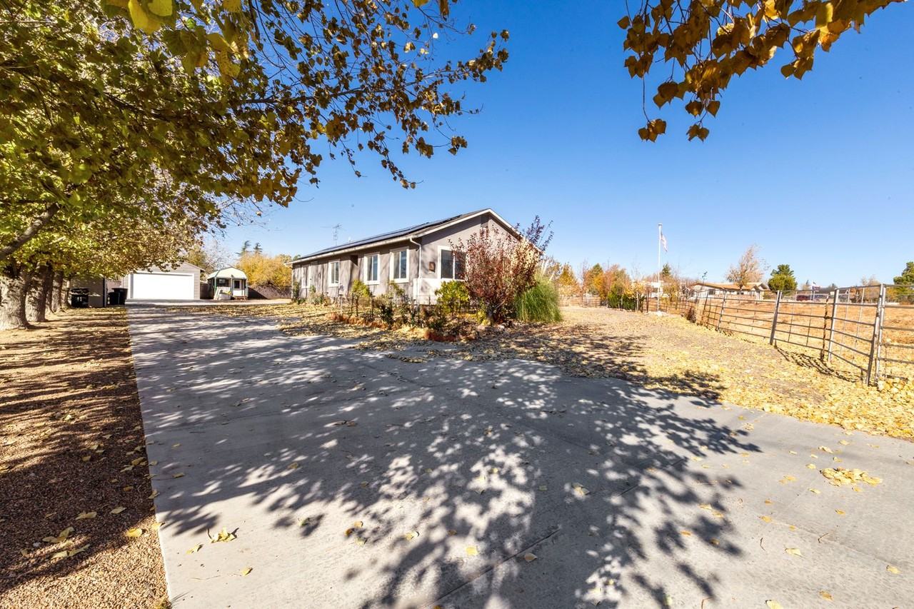 3340 N Lizard Ln - Photo 2 of 23