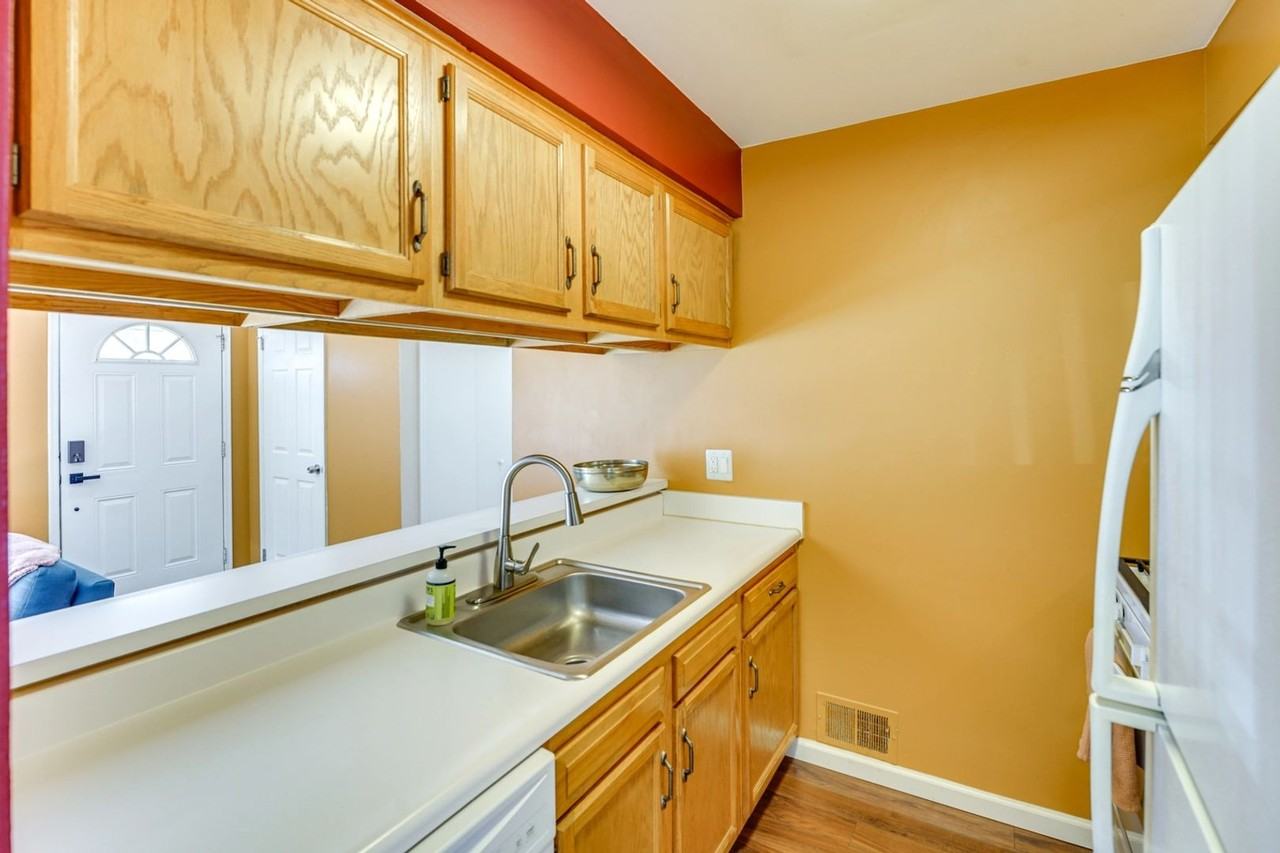 8941 Shawn Dr - Photo 4 of 21