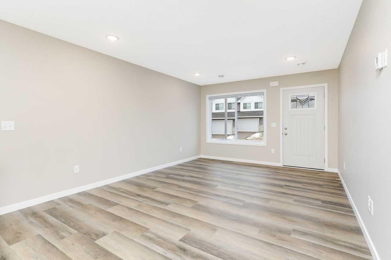 6158 Manchester Ave Ne - Photo 2 of 23