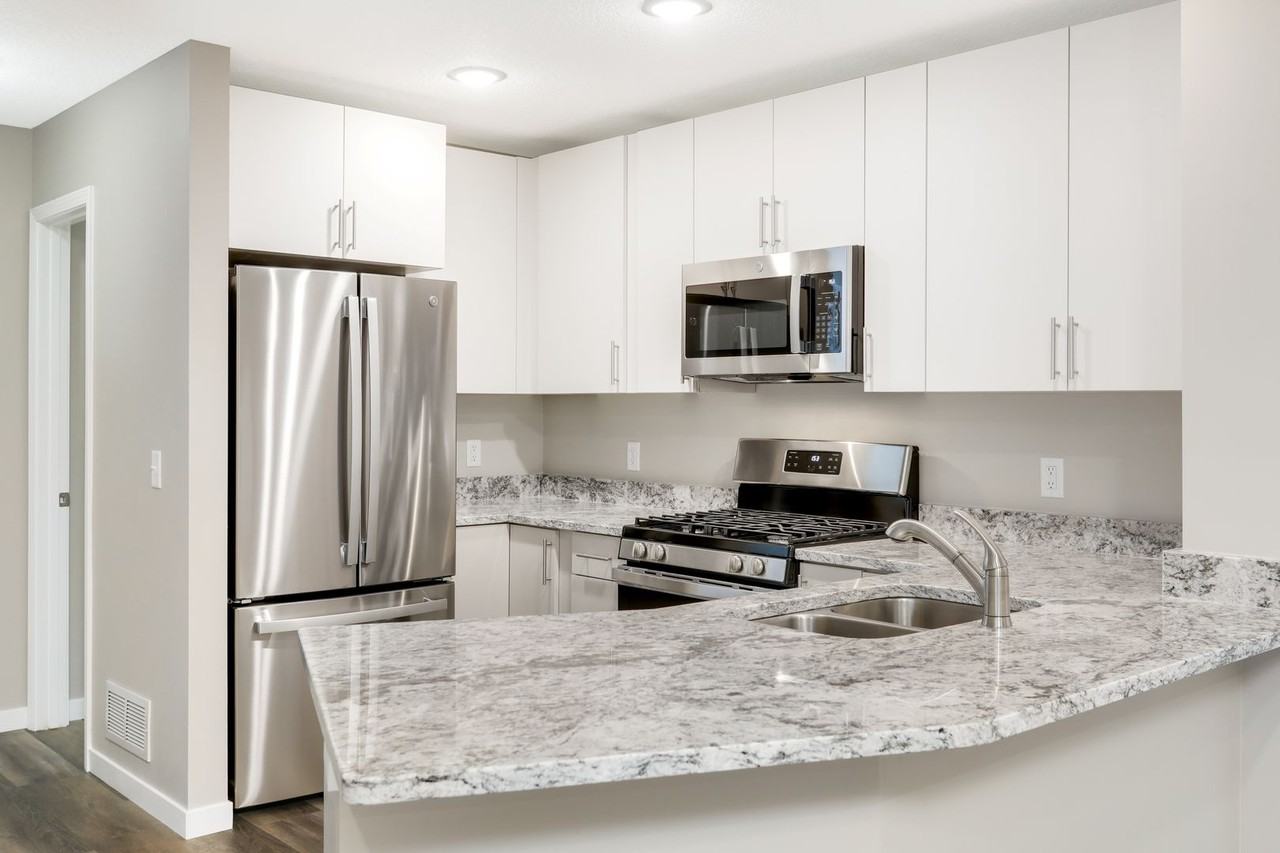 6158 Manchester Ave Ne - Photo 6 of 23