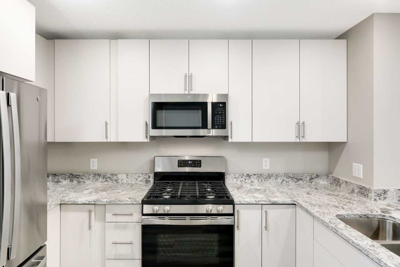 6158 Manchester Ave Ne - Photo 7 of 23