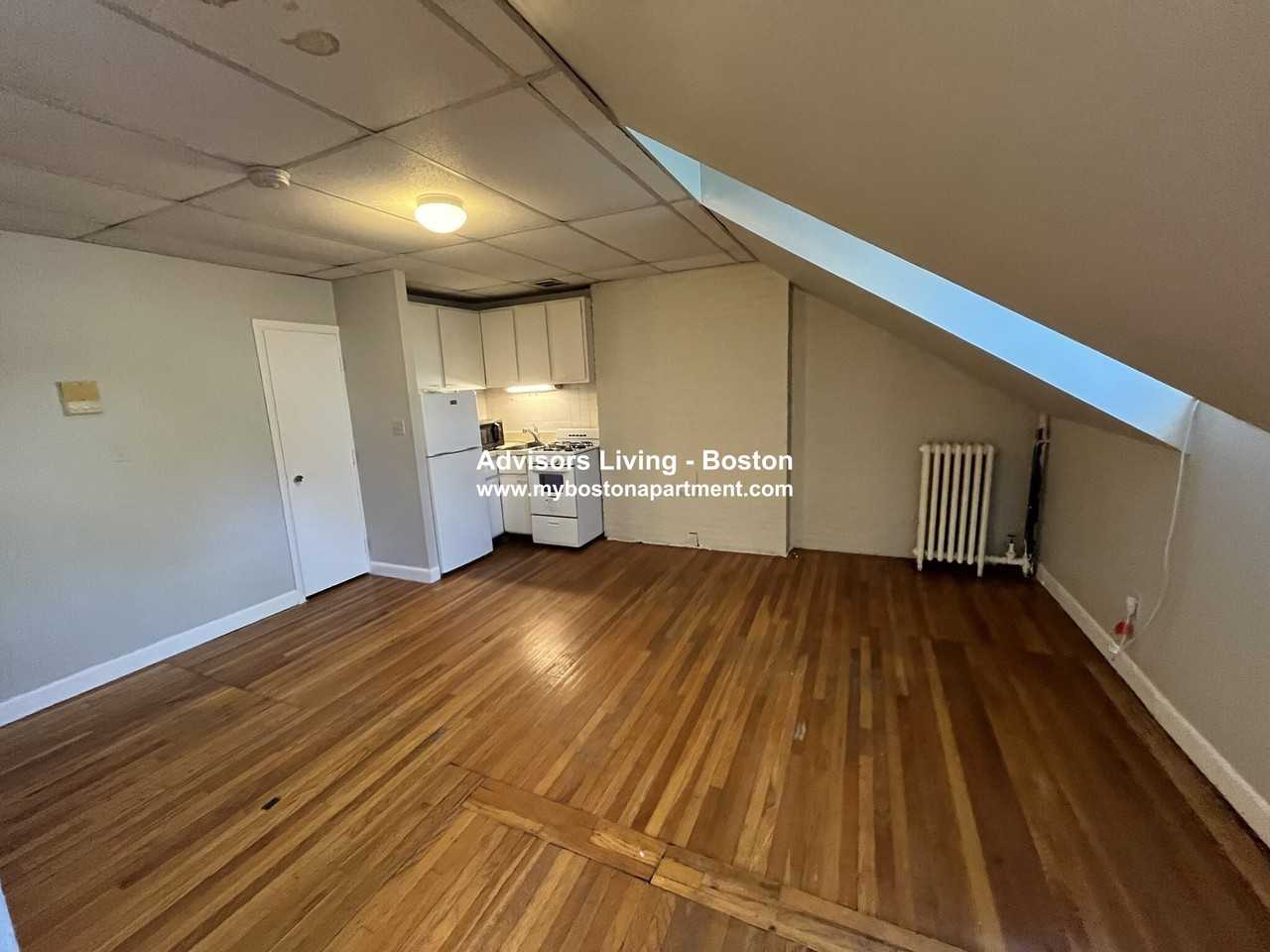 Charles St #10 - Photo 2 of 5