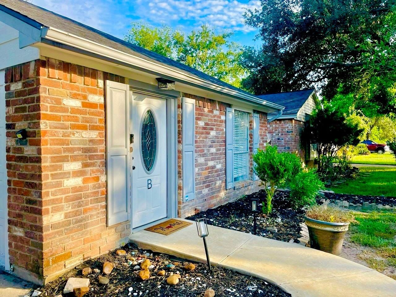 11706 Moltere Dr - Photo 2 of 6