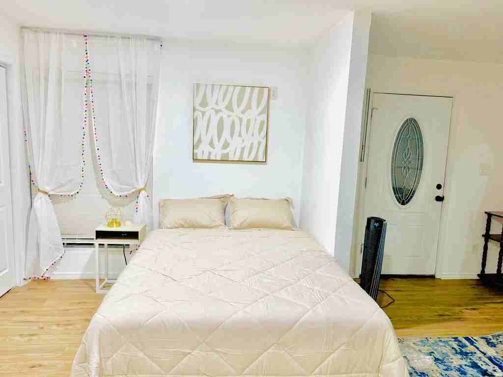 11706 Moltere Dr - Photo 3 of 6