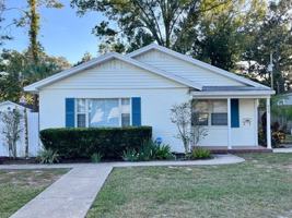 featured image of 906 W Candlewood Ave