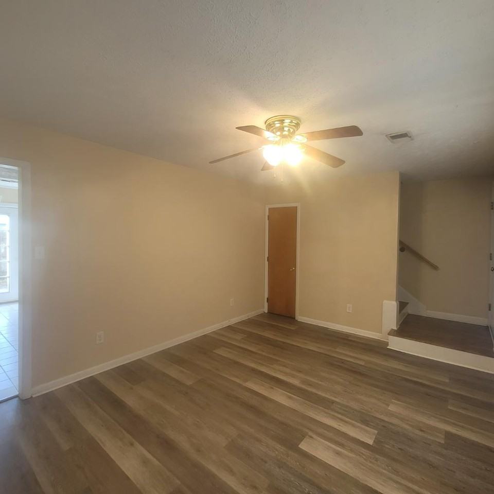 415 Mitchell ST - Photo 2 of 10