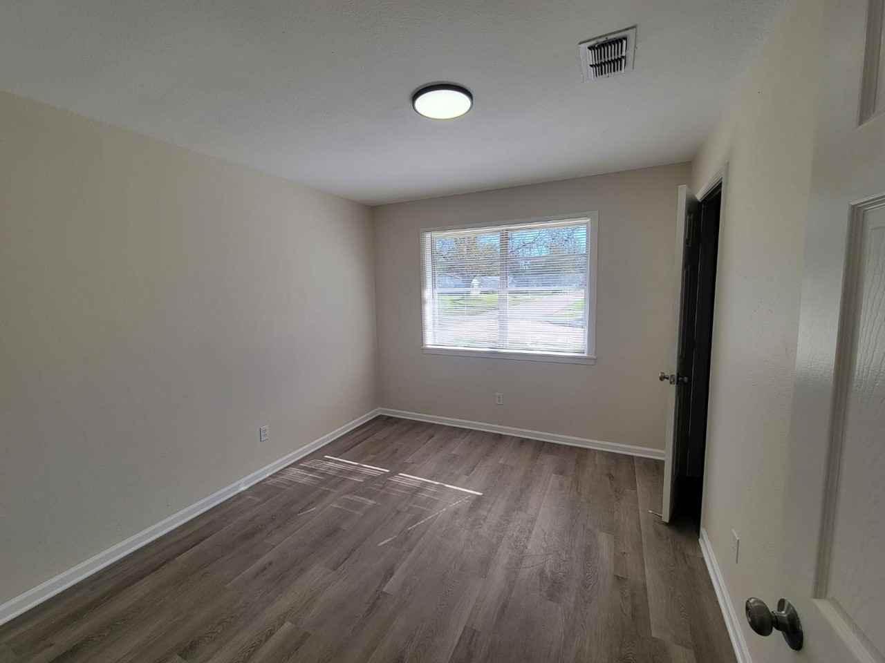 1708 Alison Ave - Photo 2 of 10