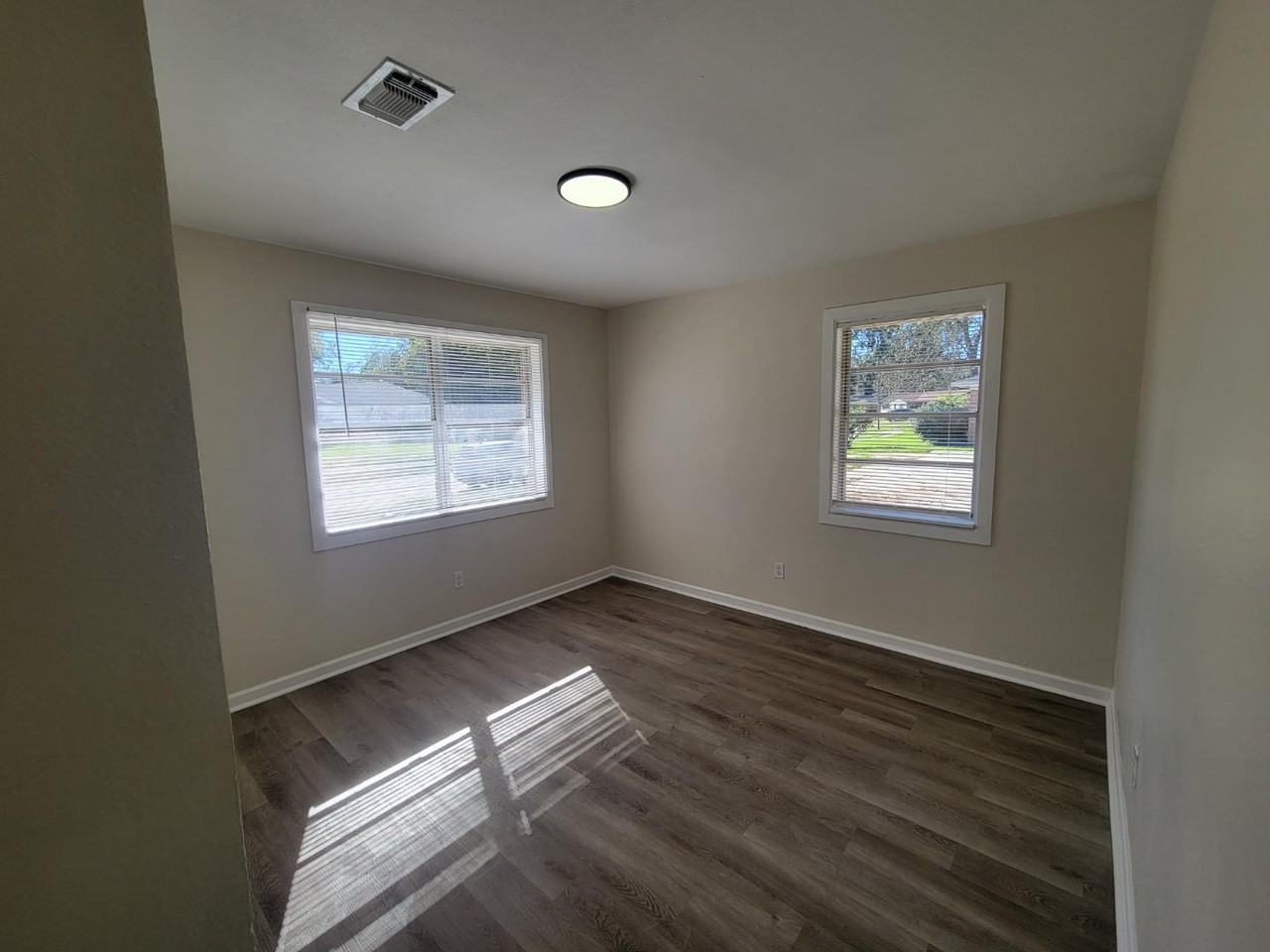 1708 Alison Ave - Photo 3 of 10