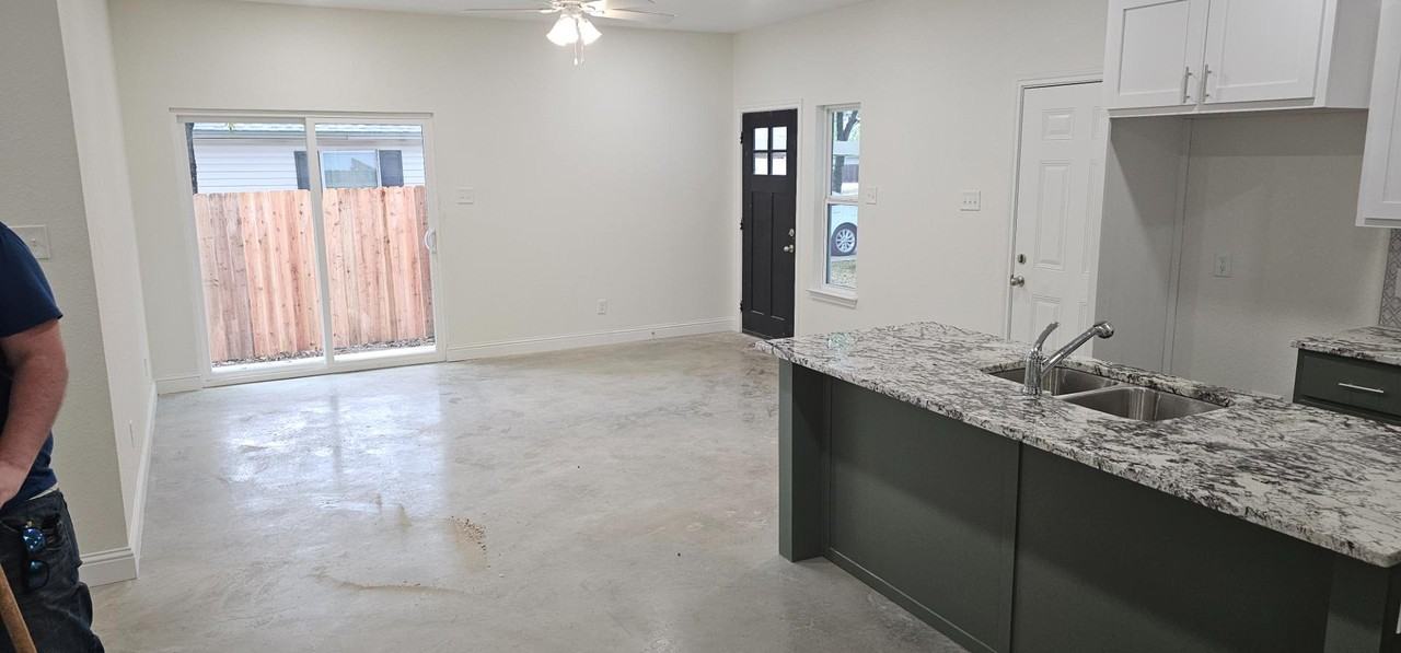 406 S Andrews Drive - Photo 5 of 10